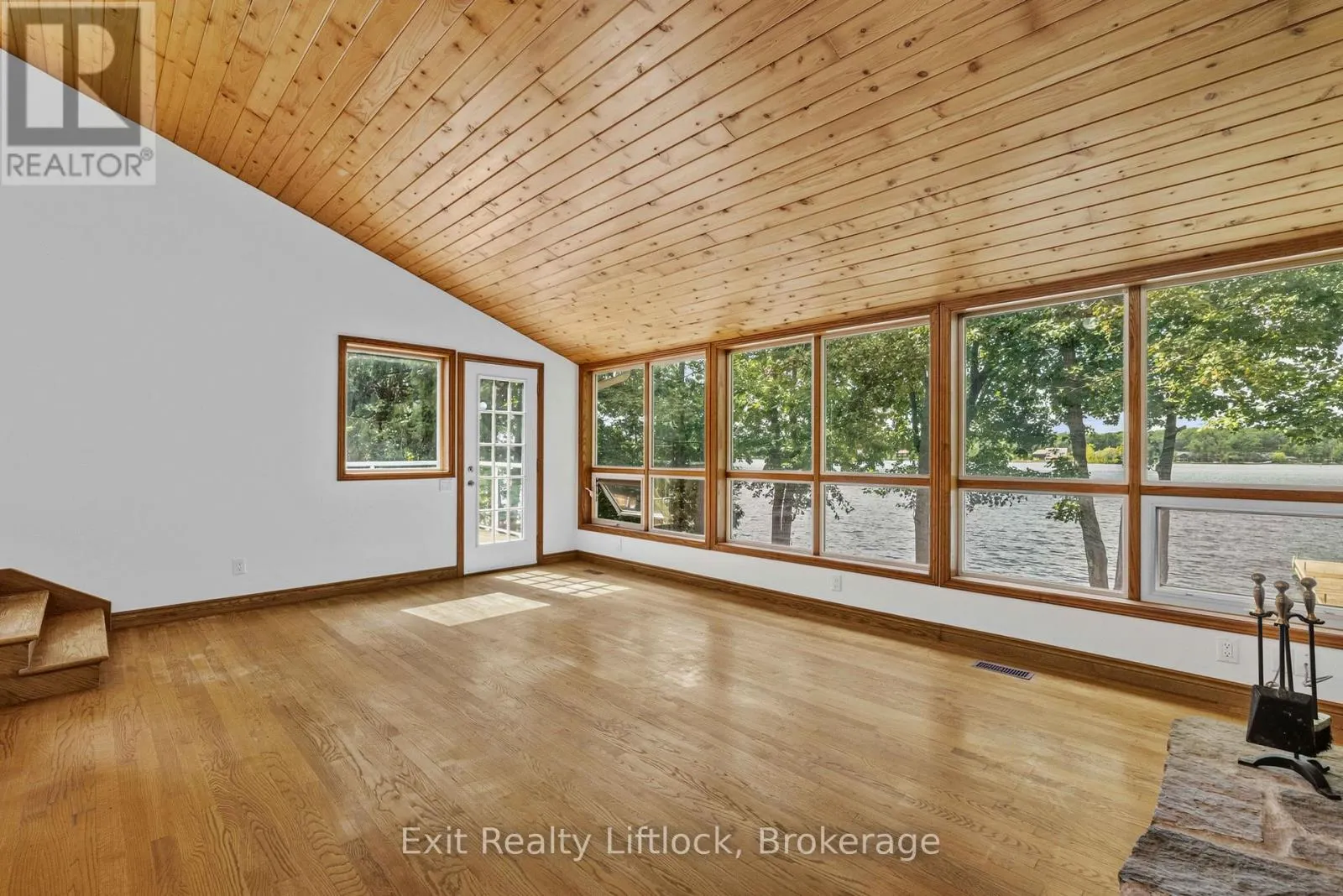 3262 BUCKHORN LANE