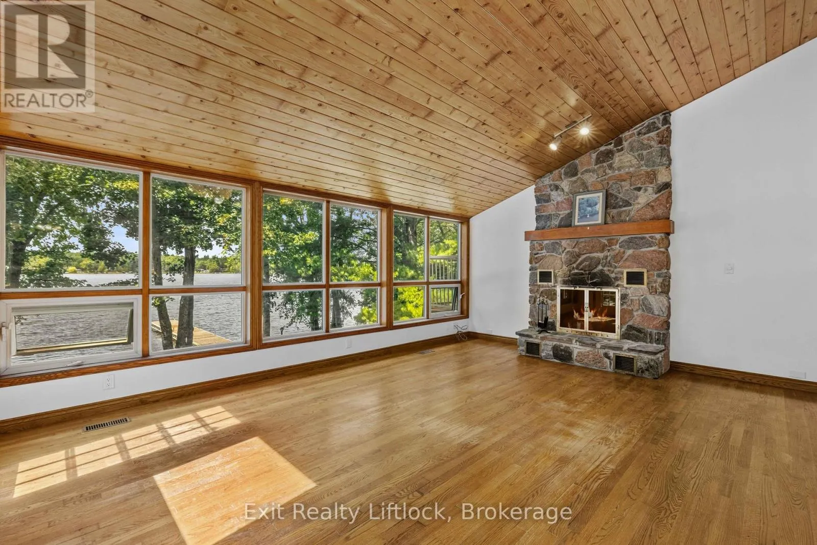 3262 BUCKHORN LANE