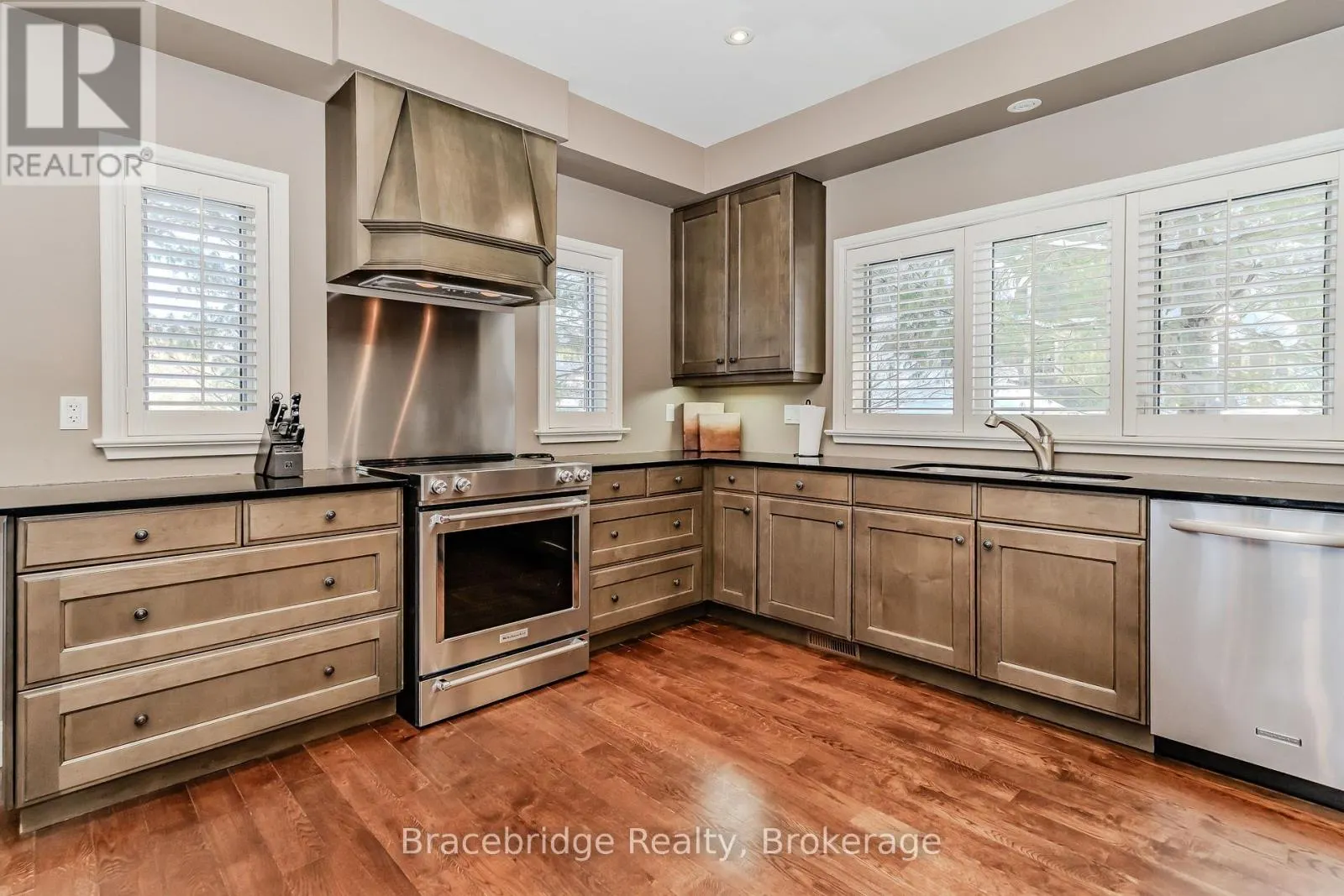 WATER'S EDGE W1 - 3876 MUSKOKA RD 118 HIGHWAY W