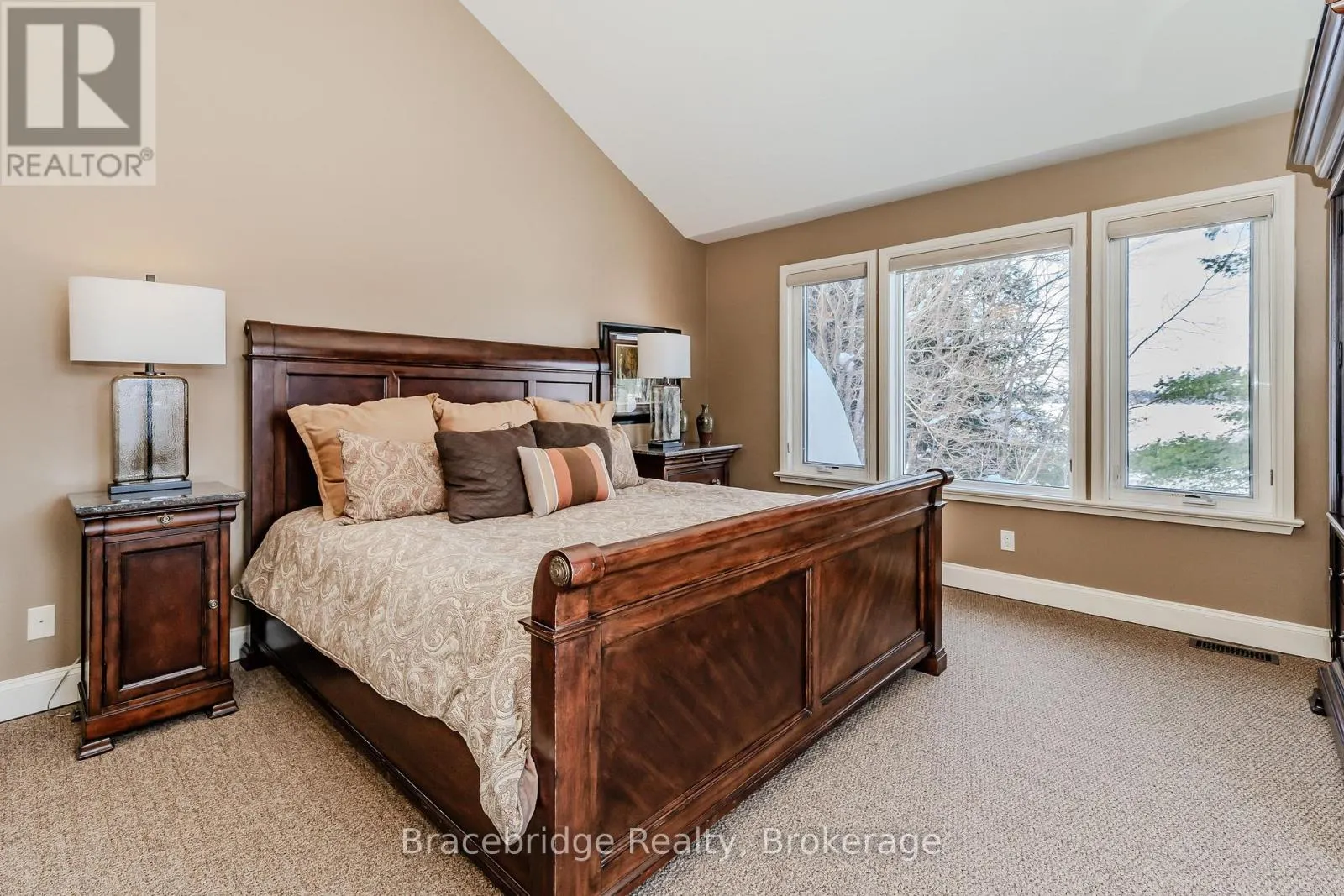 WATER'S EDGE W1 - 3876 MUSKOKA RD 118 HIGHWAY W