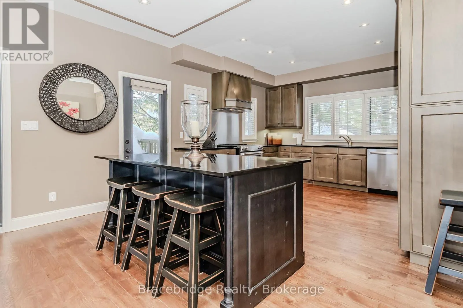 WATER'S EDGE W1 - 3876 MUSKOKA RD 118 HIGHWAY W