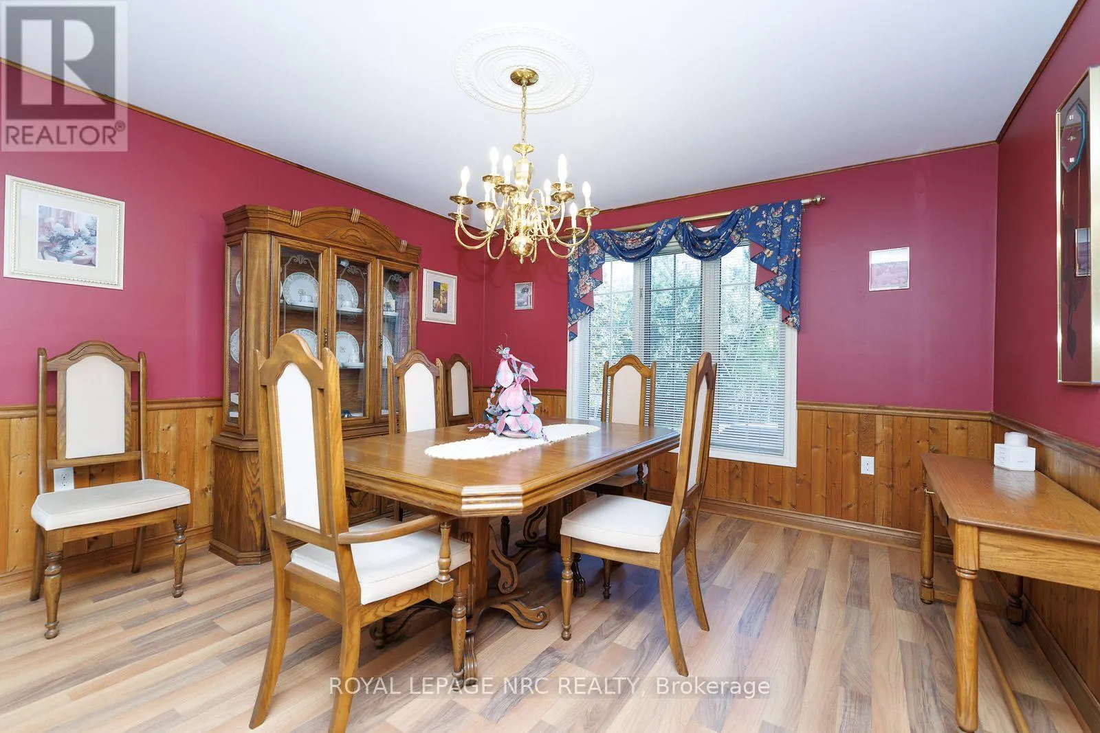 21 ELMVALE CRESCENT