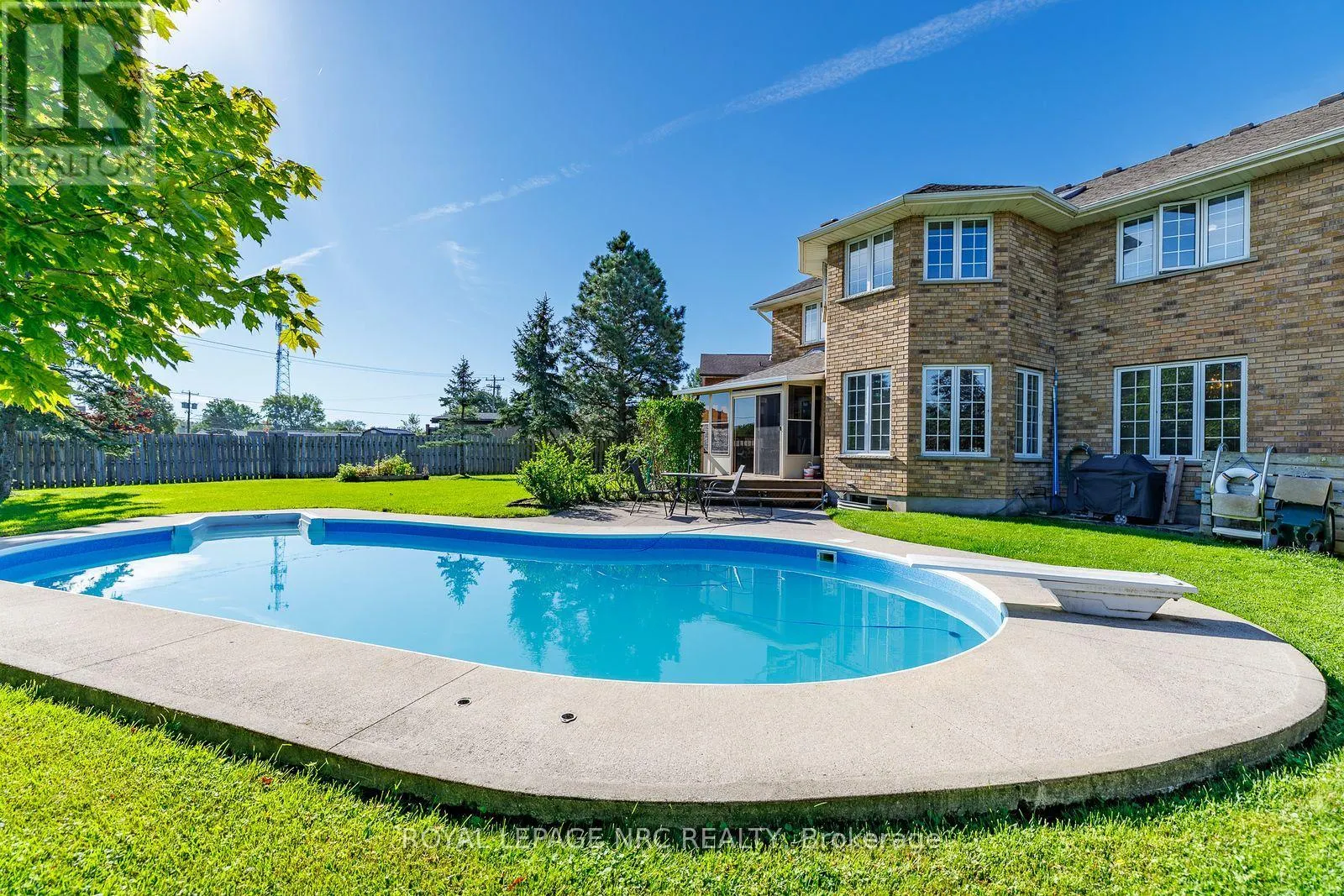 21 ELMVALE CRESCENT