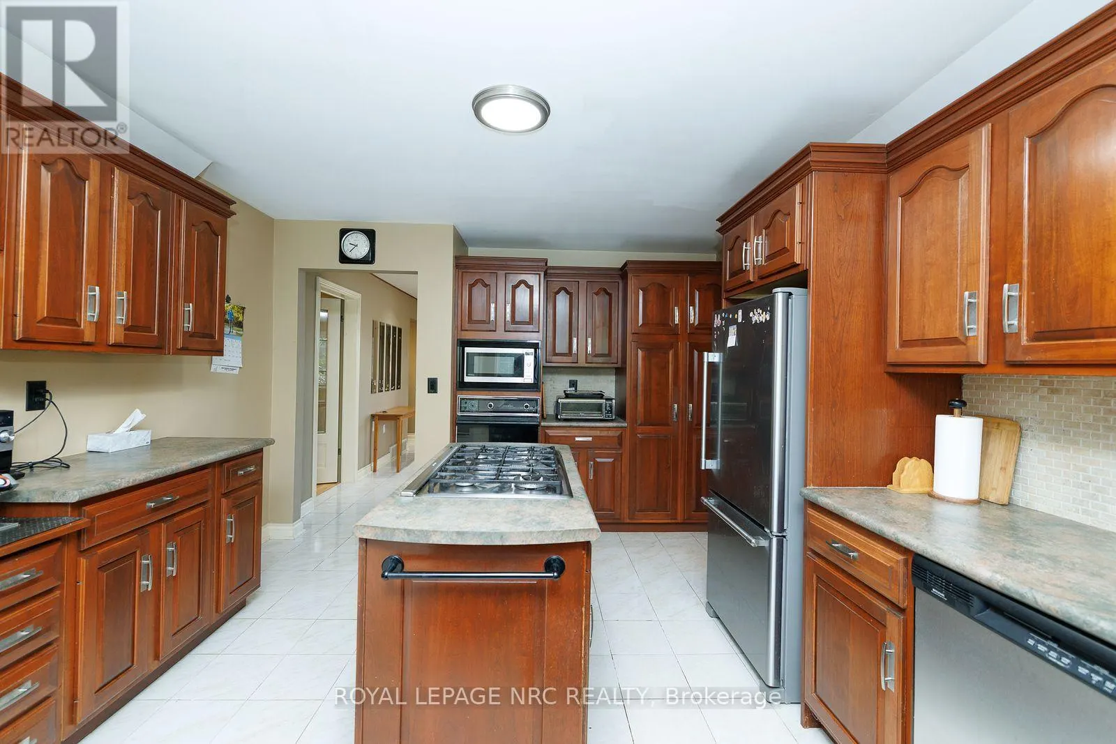 21 ELMVALE CRESCENT