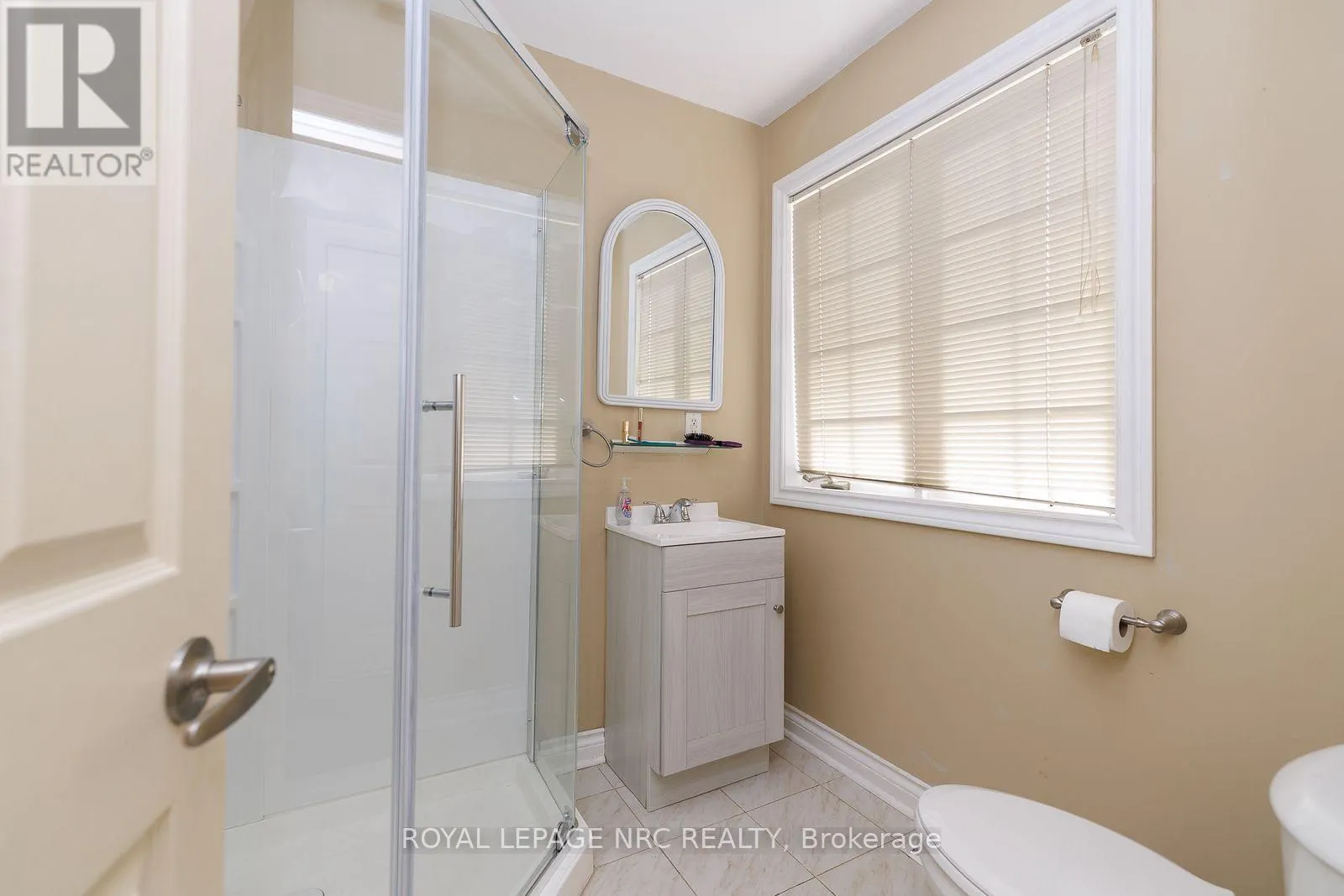 21 ELMVALE CRESCENT