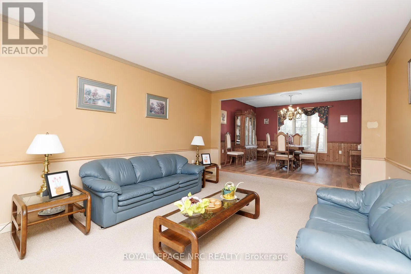 21 ELMVALE CRESCENT
