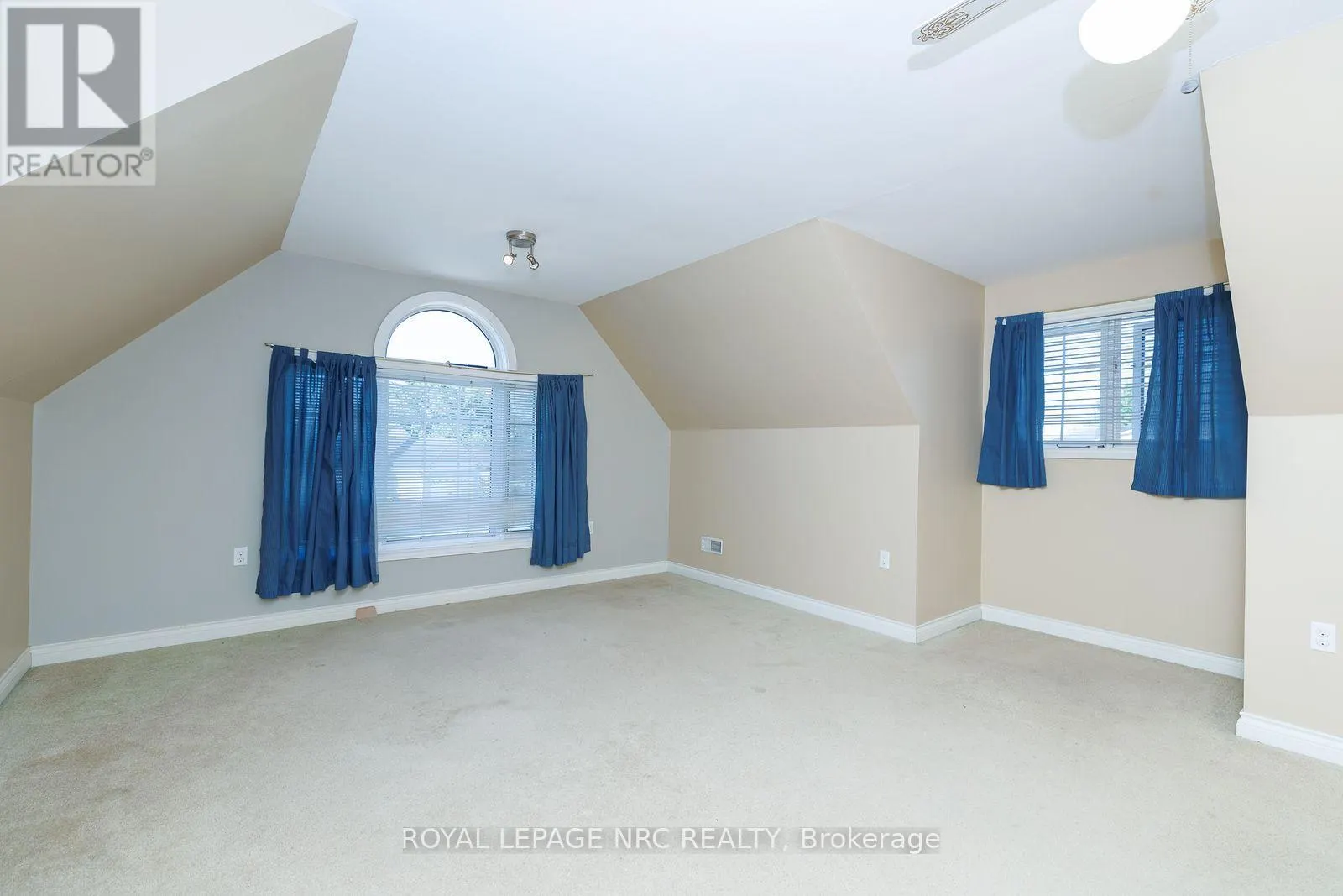 21 ELMVALE CRESCENT