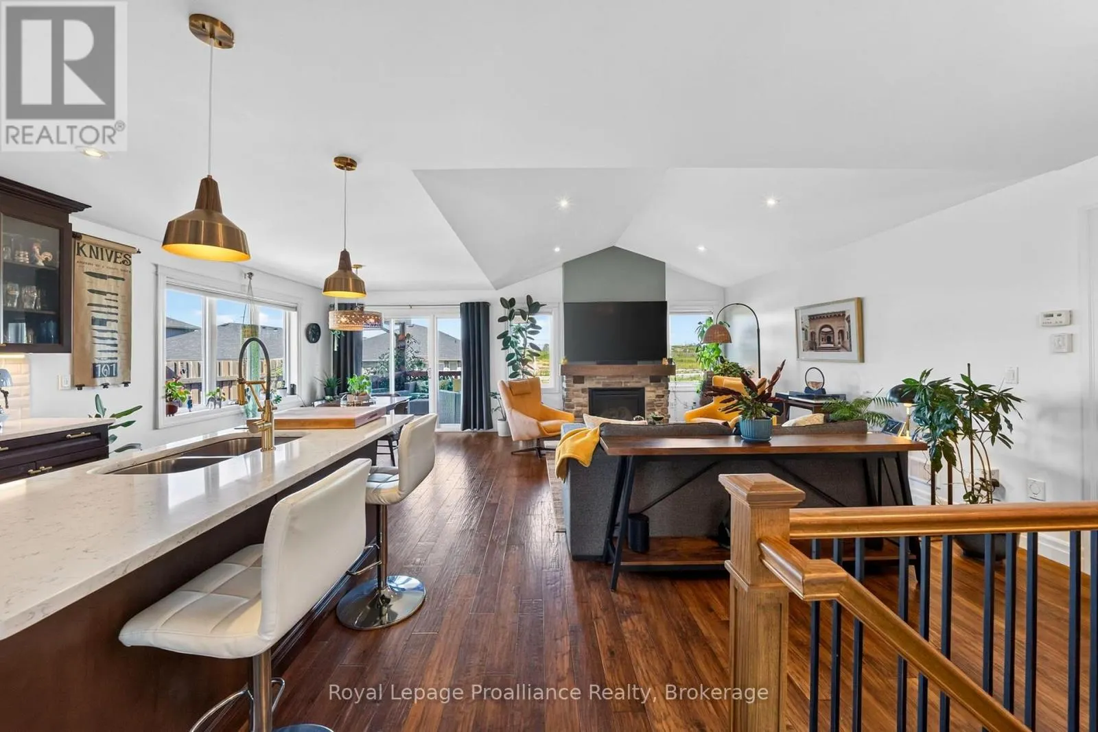 16 BUTTERNUT COURT