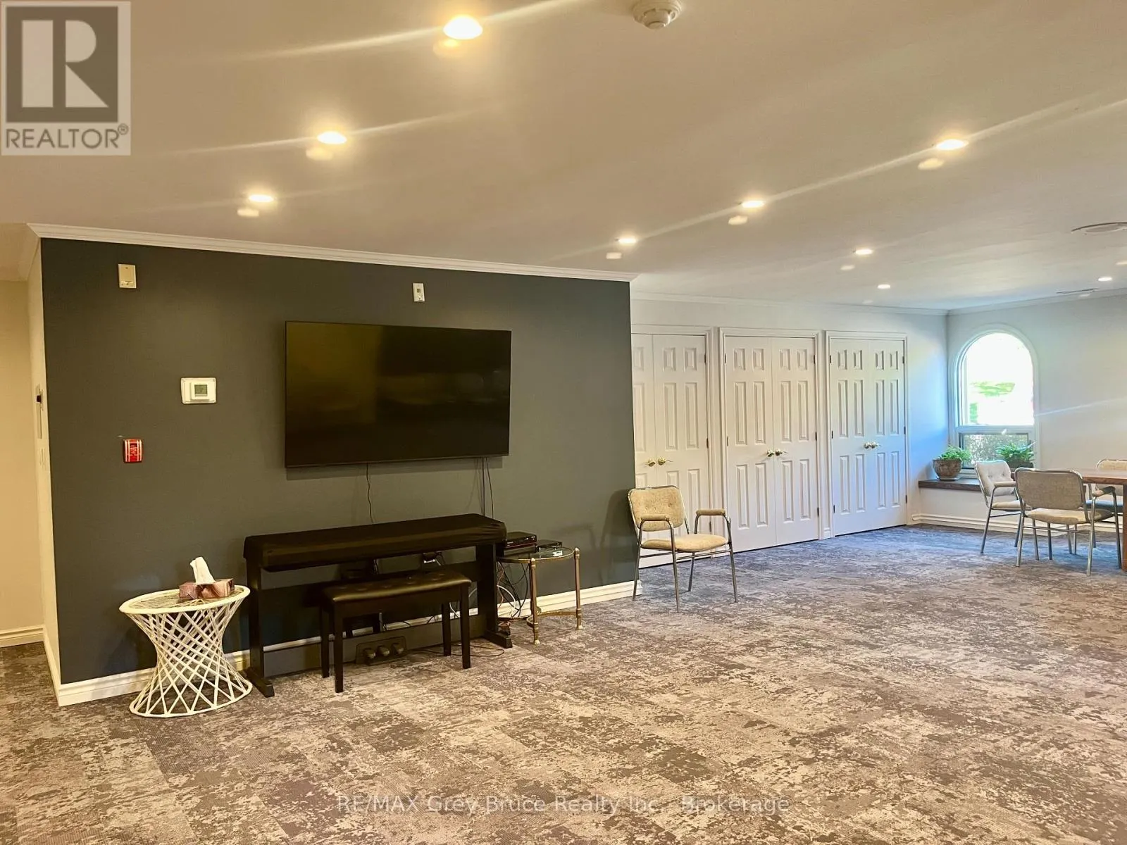 310 - 2555 3RD AVENUE W #310
