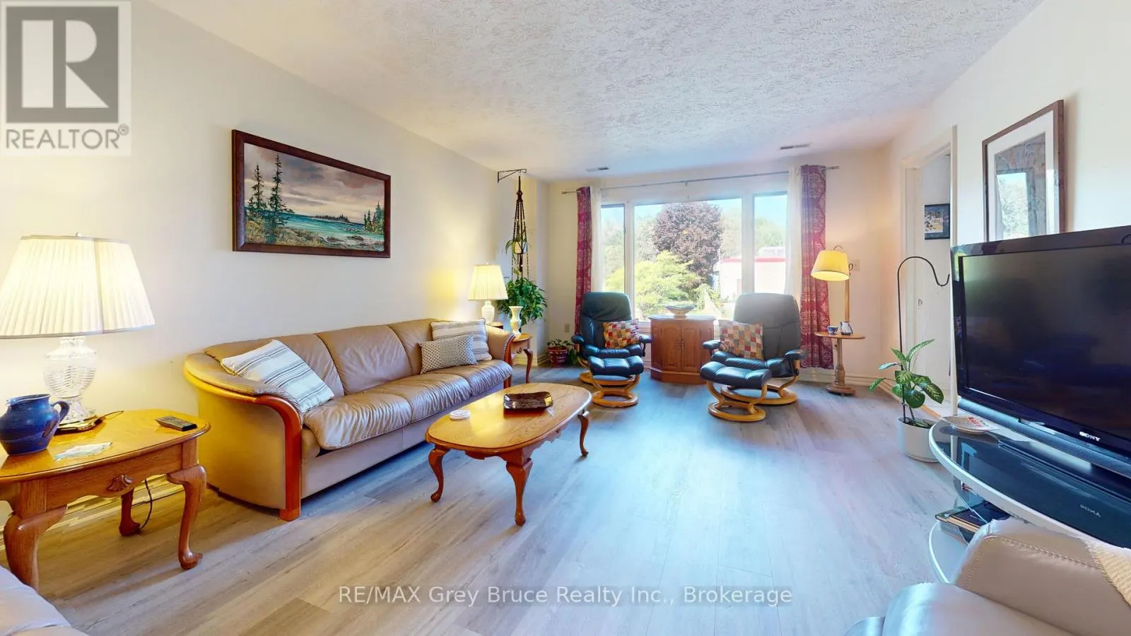 310 - 2555 3RD AVENUE W #310