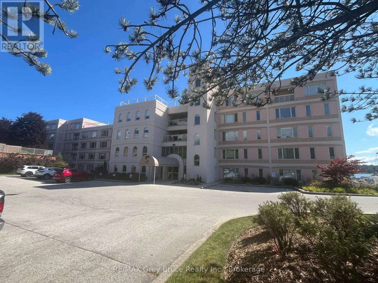 310 - 2555 3RD AVENUE W #310
