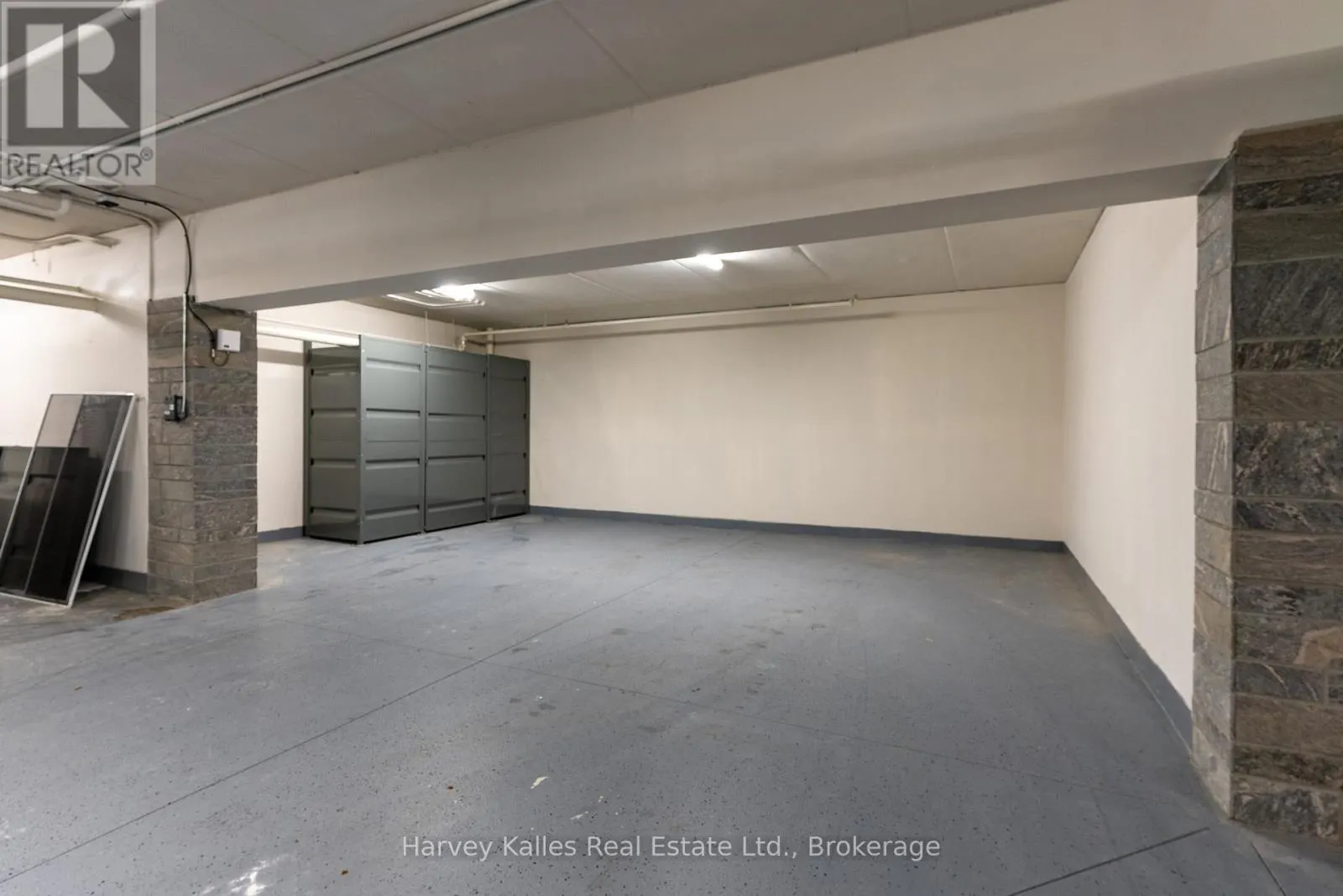 211 - 727 GRANDVIEW DRIVE #211