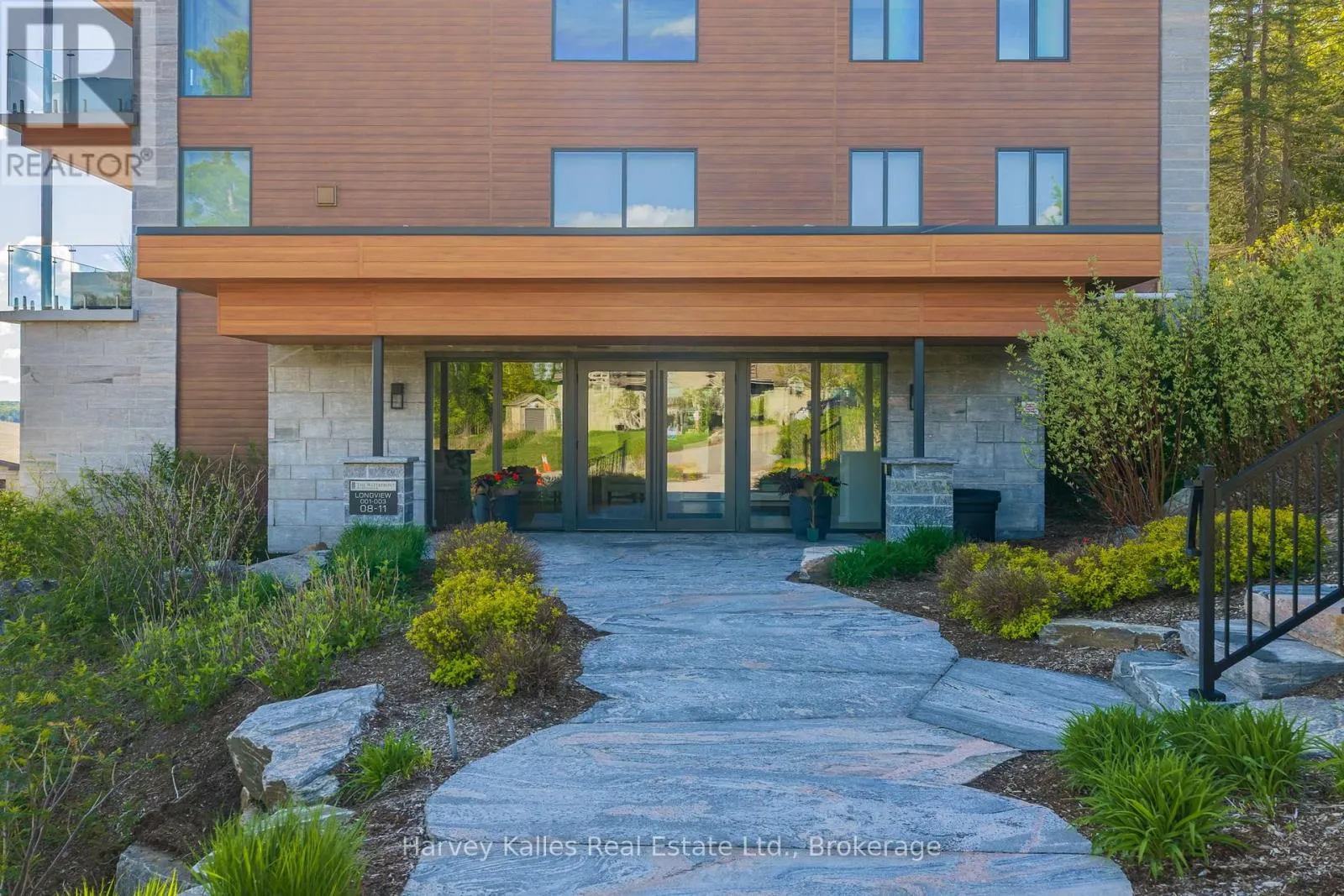 211 - 727 GRANDVIEW DRIVE #211