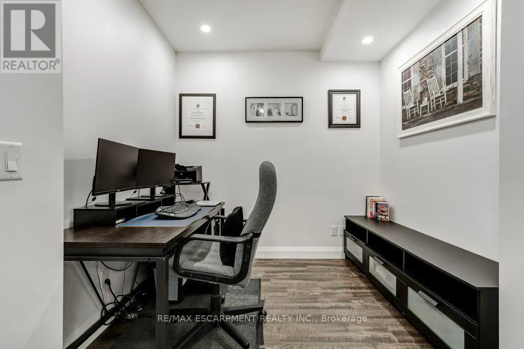 711 - 30 HAMILTON STREET S