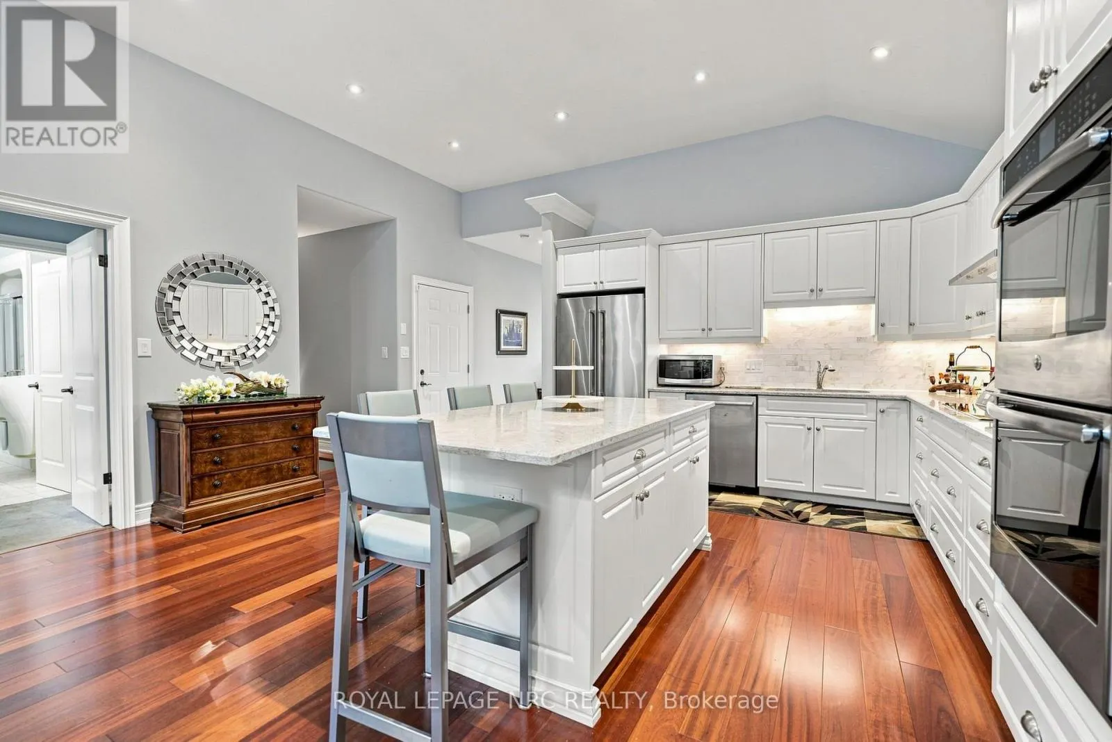 19 STONERIDGE CRESCENT