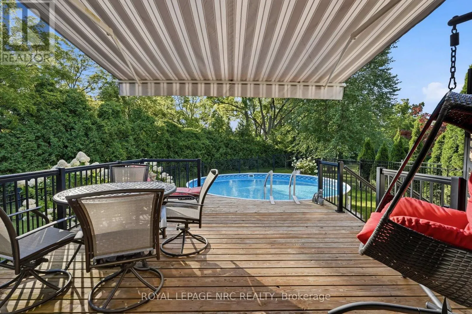 19 STONERIDGE CRESCENT