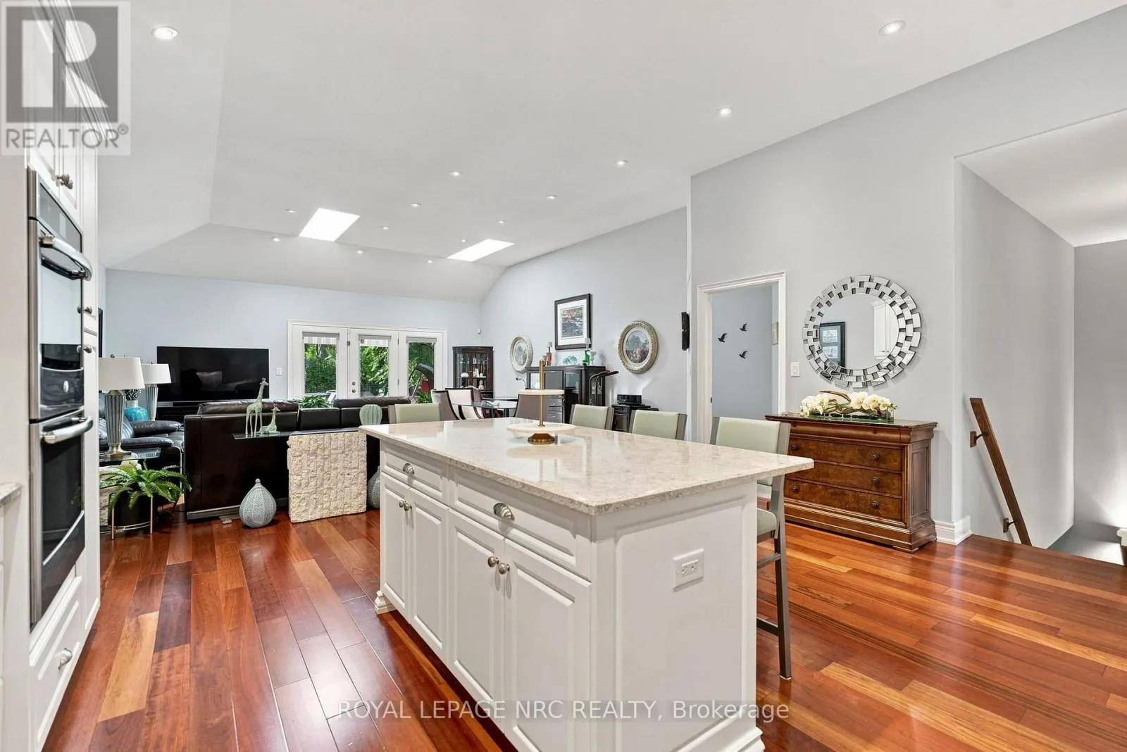 19 STONERIDGE CRESCENT