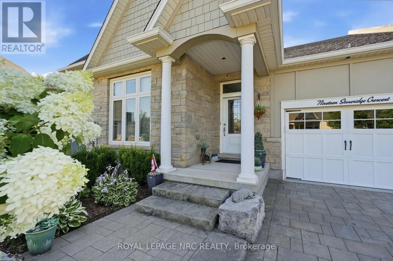 19 STONERIDGE CRESCENT