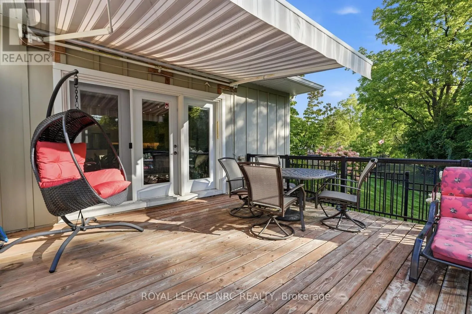 19 STONERIDGE CRESCENT