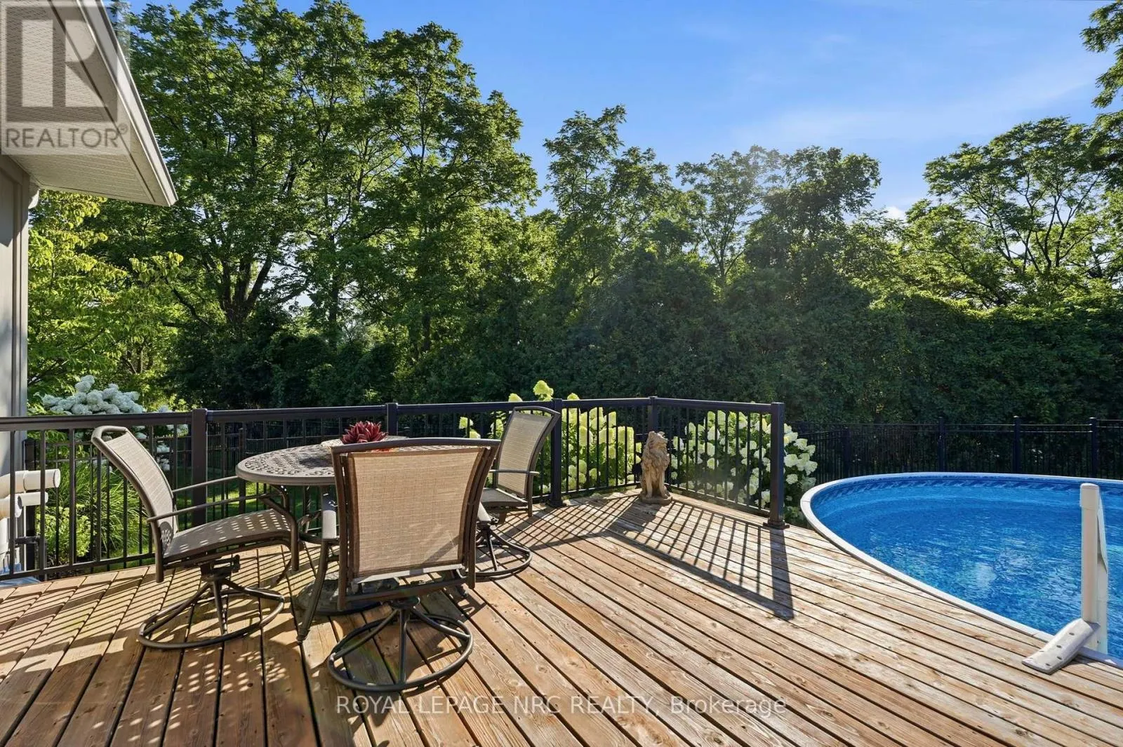 19 STONERIDGE CRESCENT