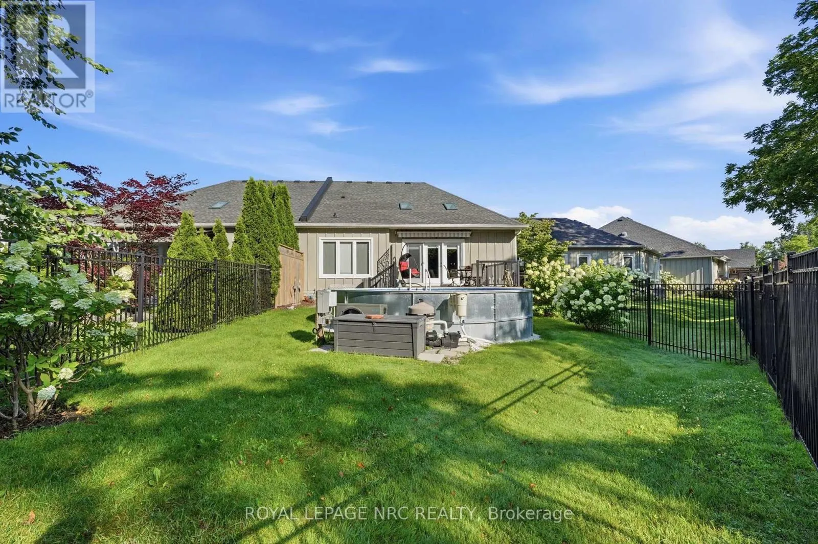 19 STONERIDGE CRESCENT