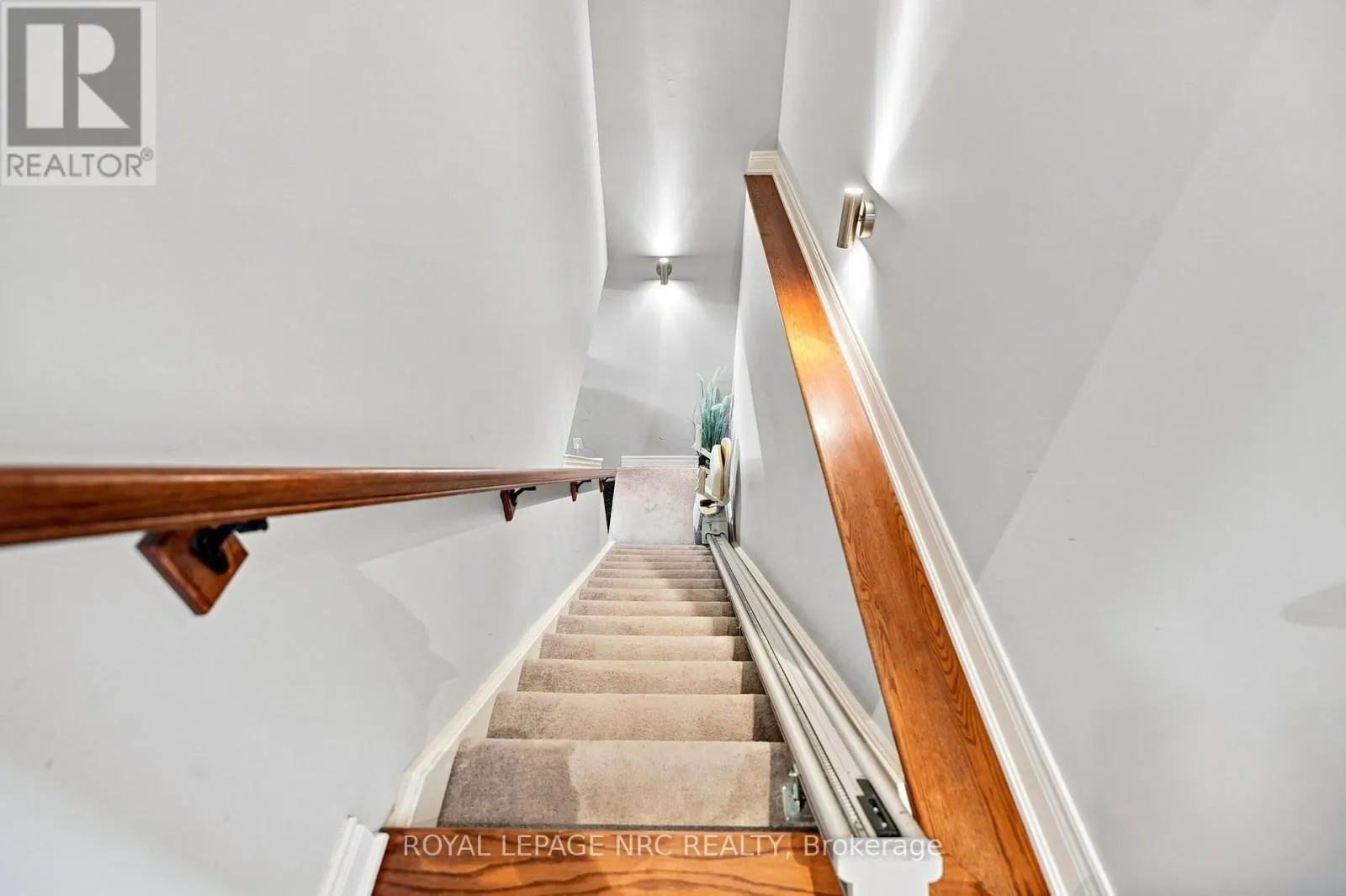 19 STONERIDGE CRESCENT