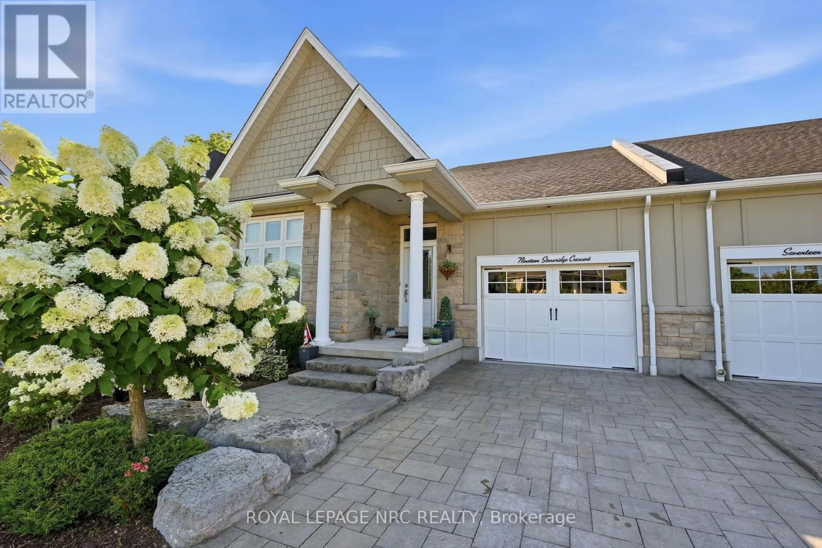 19 STONERIDGE CRESCENT