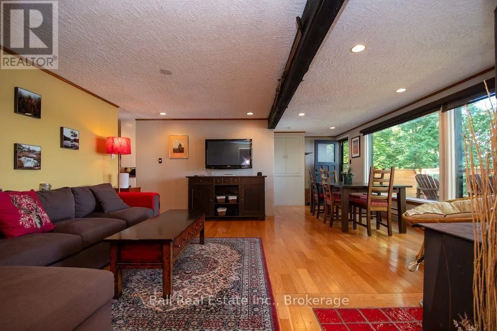 3272 BUCKHORN LANE N