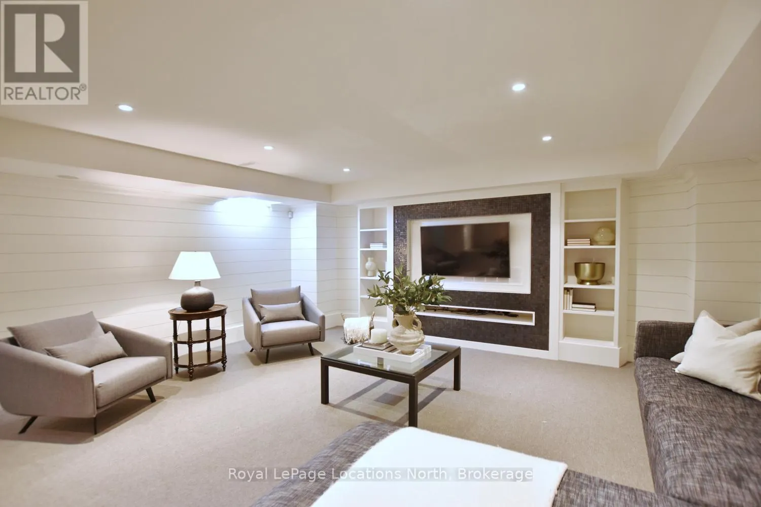 902 - 277 JOZO WEIDER BOULEVARD #902