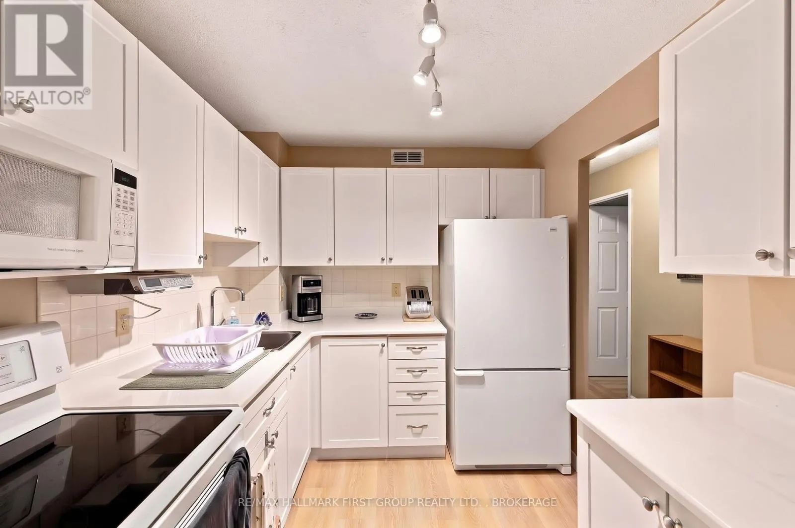 204 - 14 GREENVIEW DRIVE #204