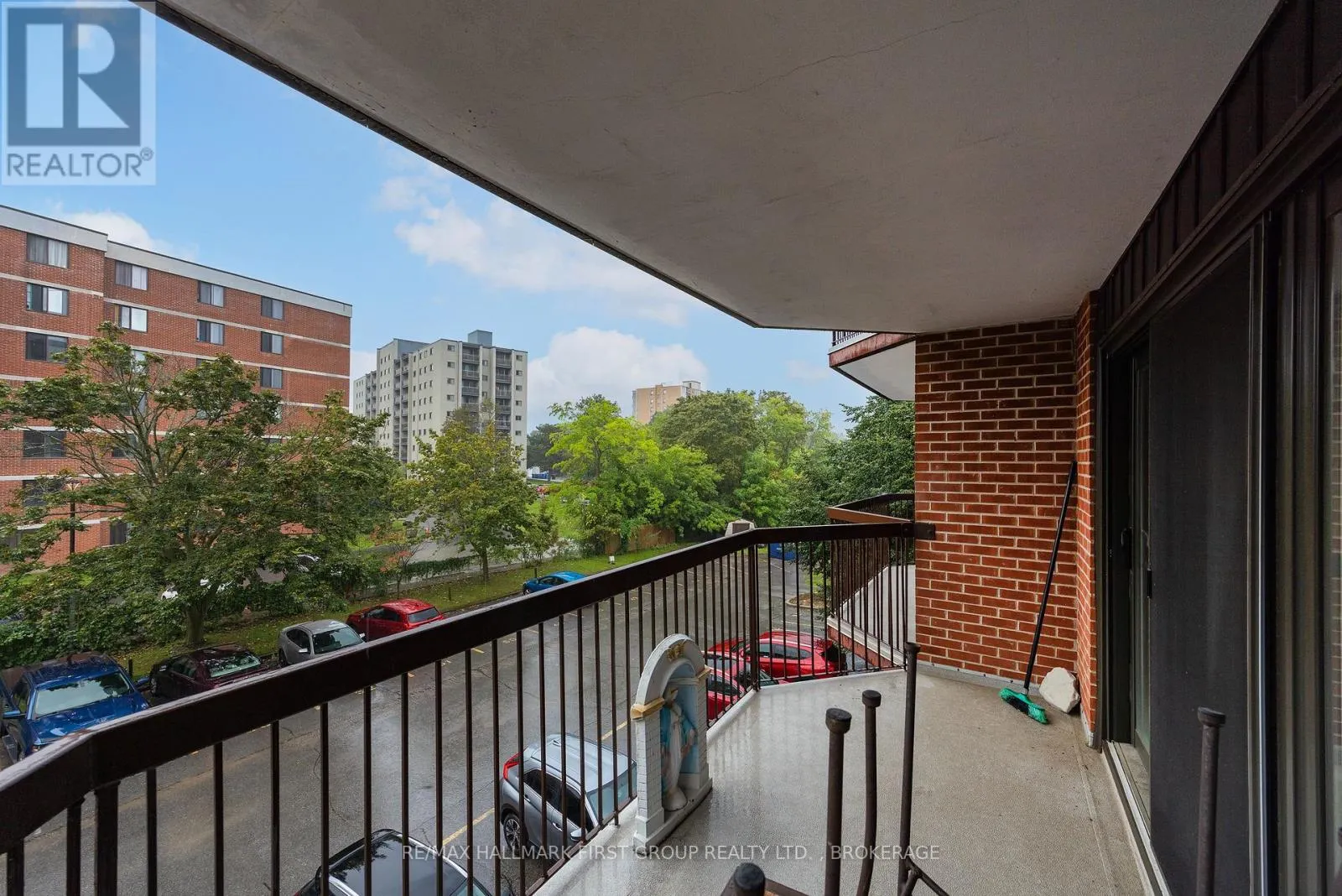 204 - 14 GREENVIEW DRIVE #204