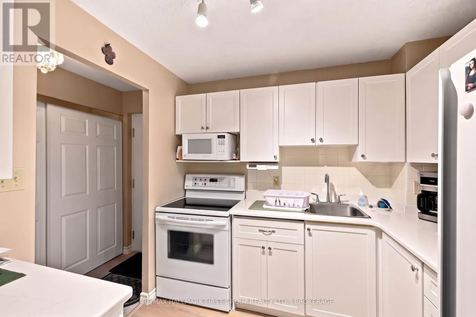 204 - 14 GREENVIEW DRIVE #204