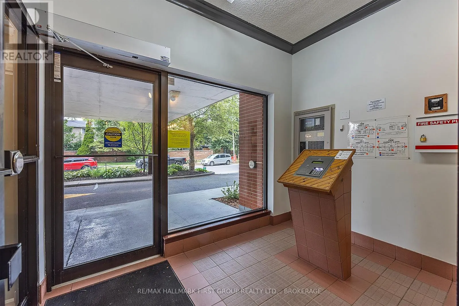 204 - 14 GREENVIEW DRIVE #204