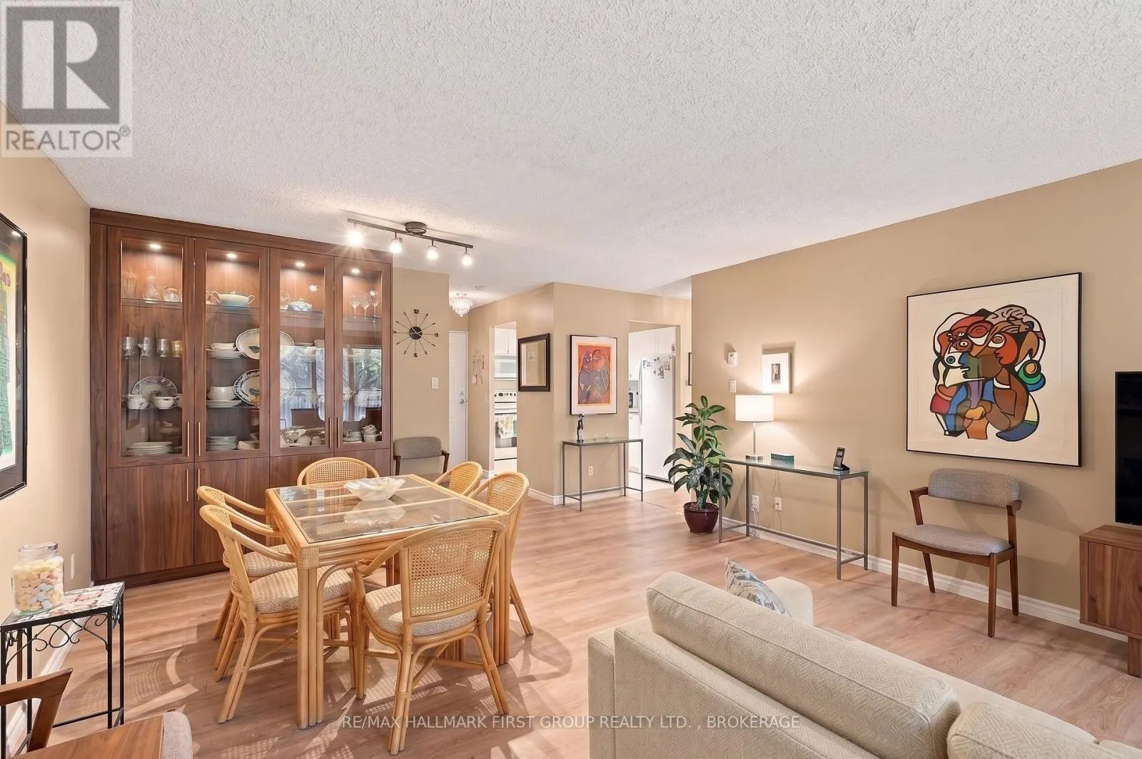204 - 14 GREENVIEW DRIVE #204