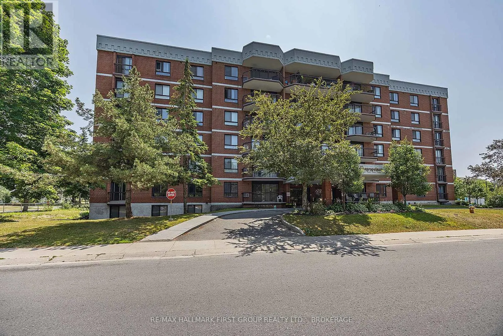 204 - 14 GREENVIEW DRIVE #204