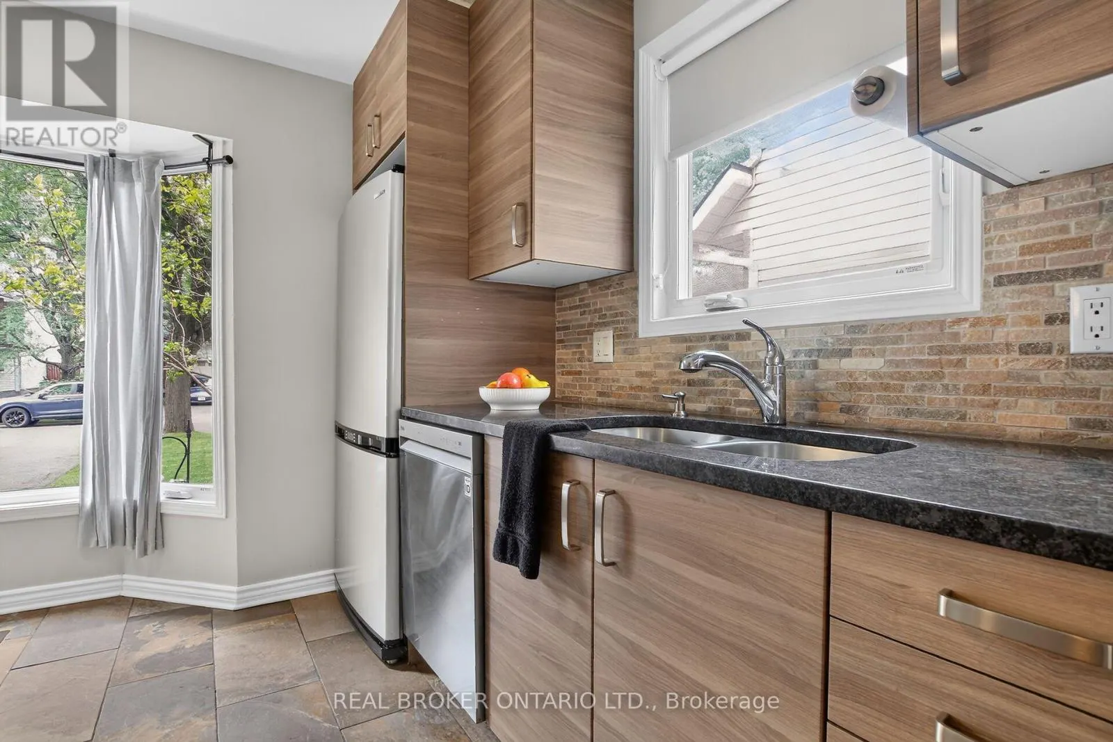 25 MORESBY DRIVE