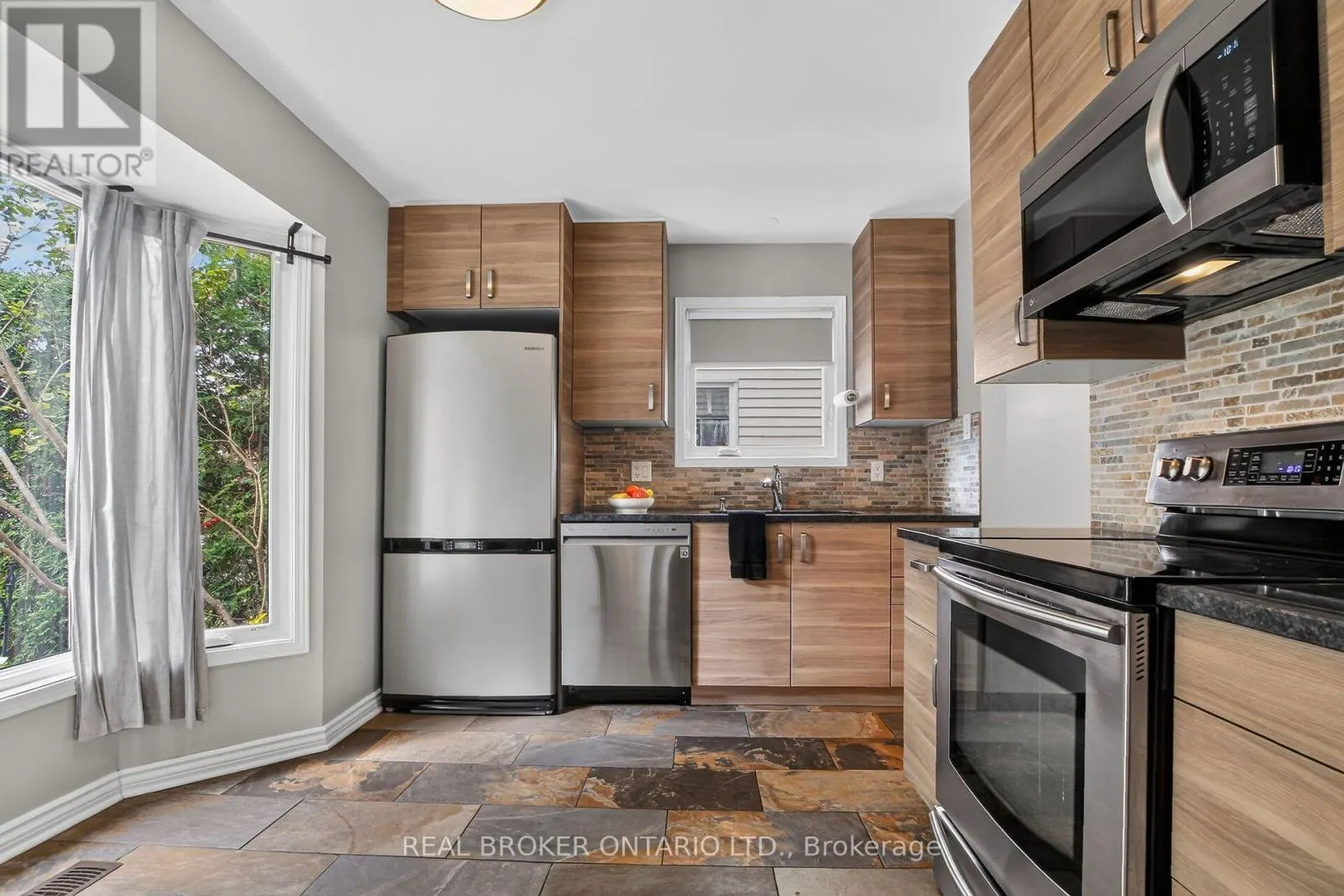 25 MORESBY DRIVE