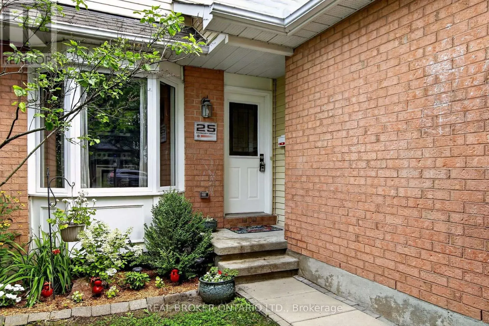25 MORESBY DRIVE