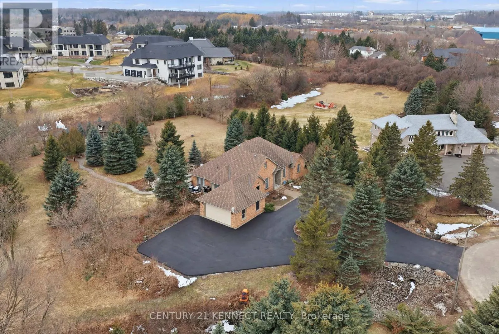 6 LAING COURT