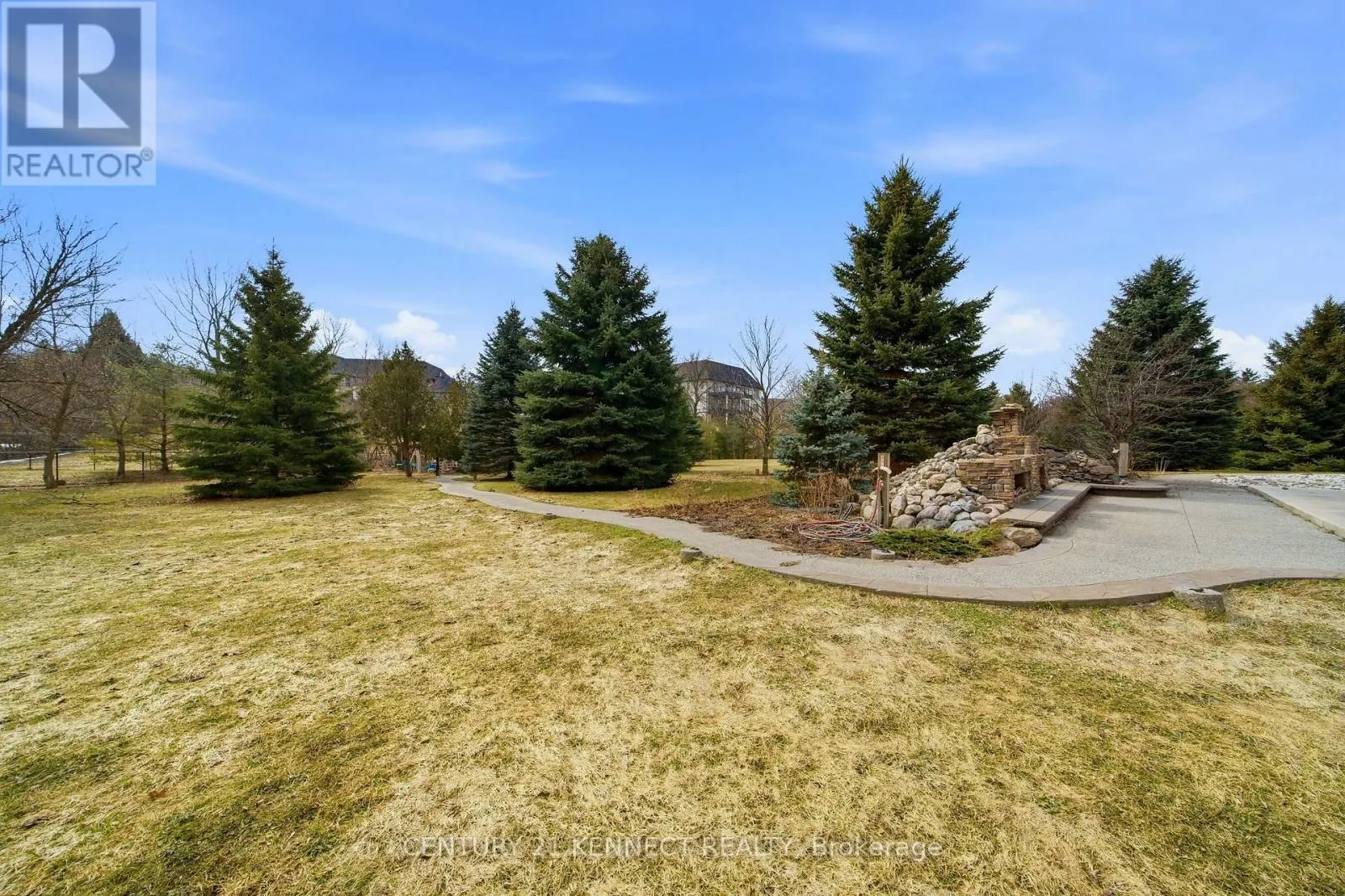 6 LAING COURT