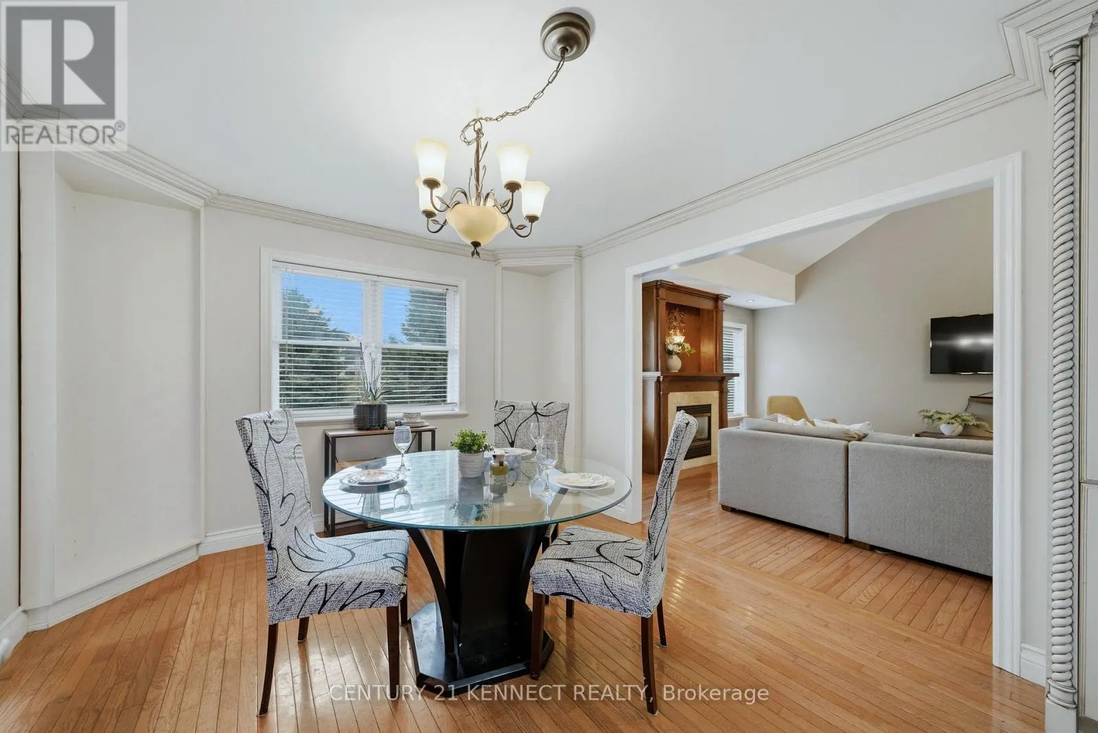 6 LAING COURT