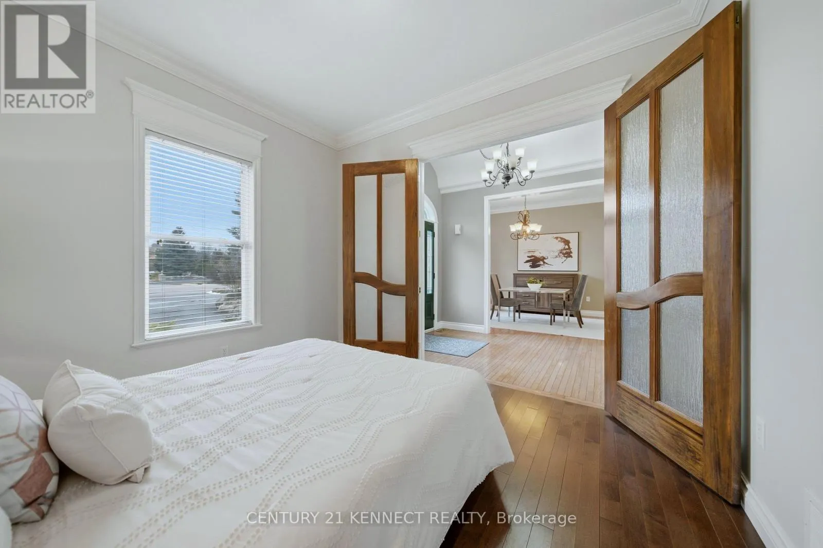6 LAING COURT