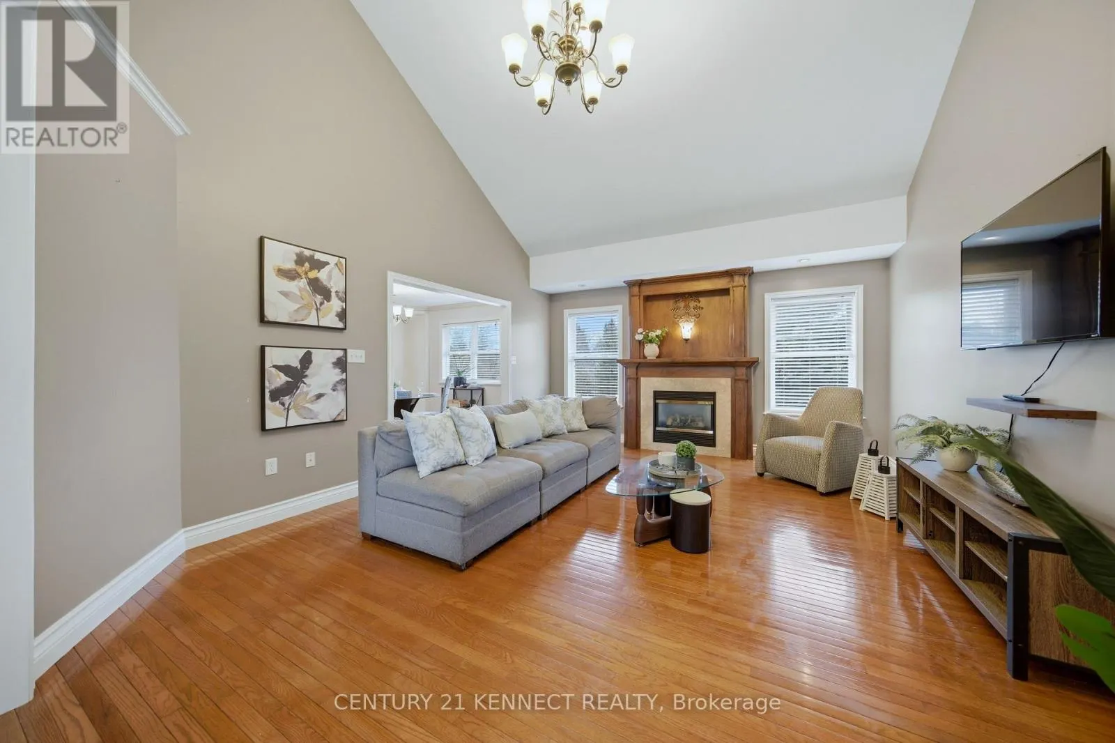6 LAING COURT