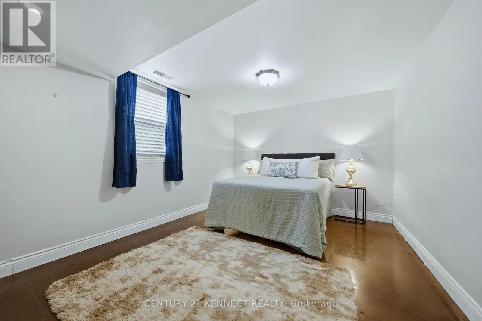 6 LAING COURT