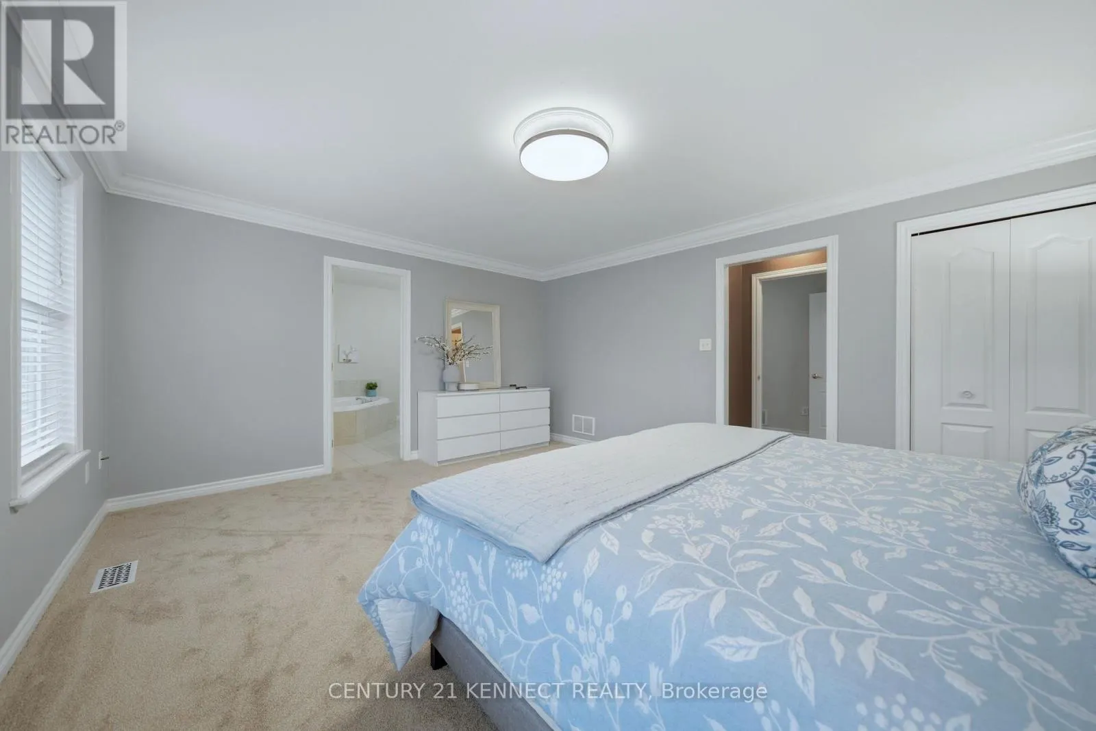 6 LAING COURT