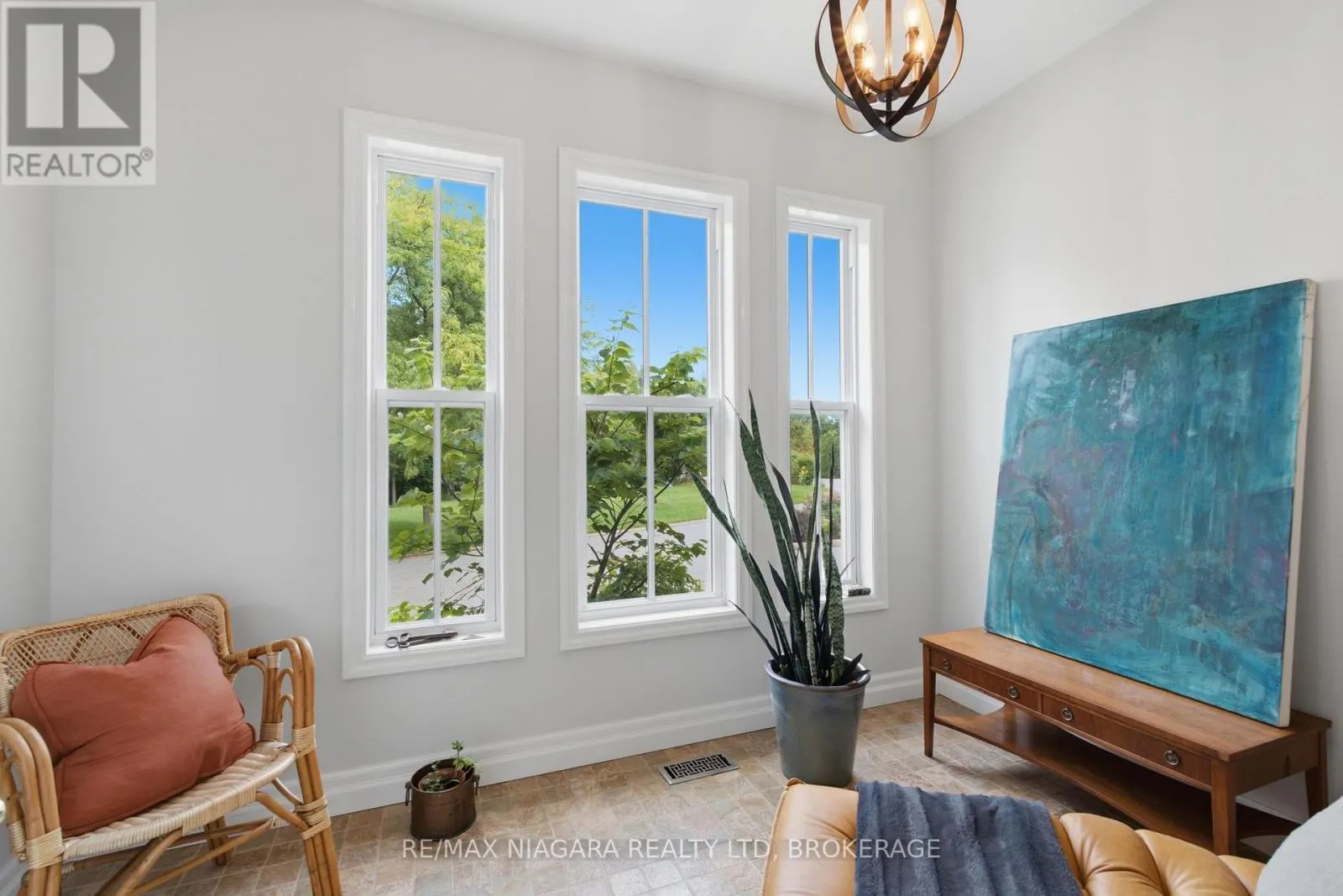 25 BALMORAL DRIVE