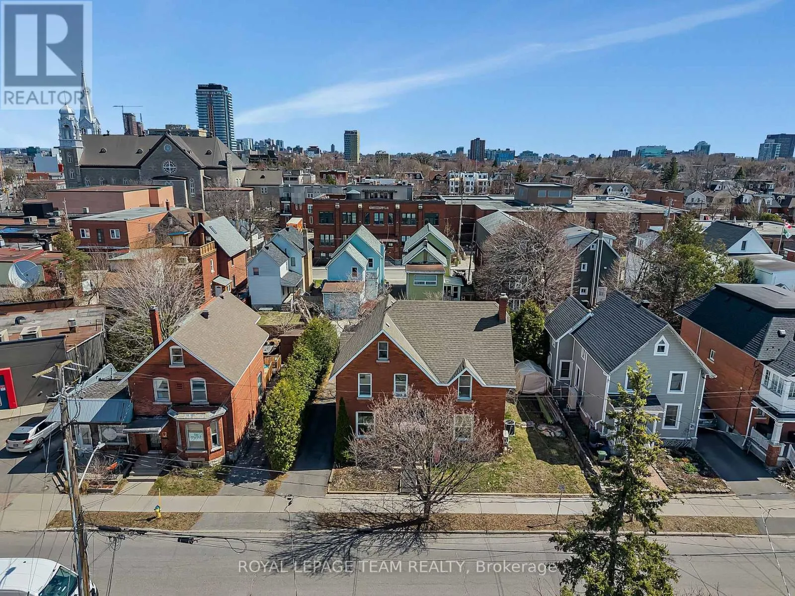 11 SHERBROOKE AVENUE