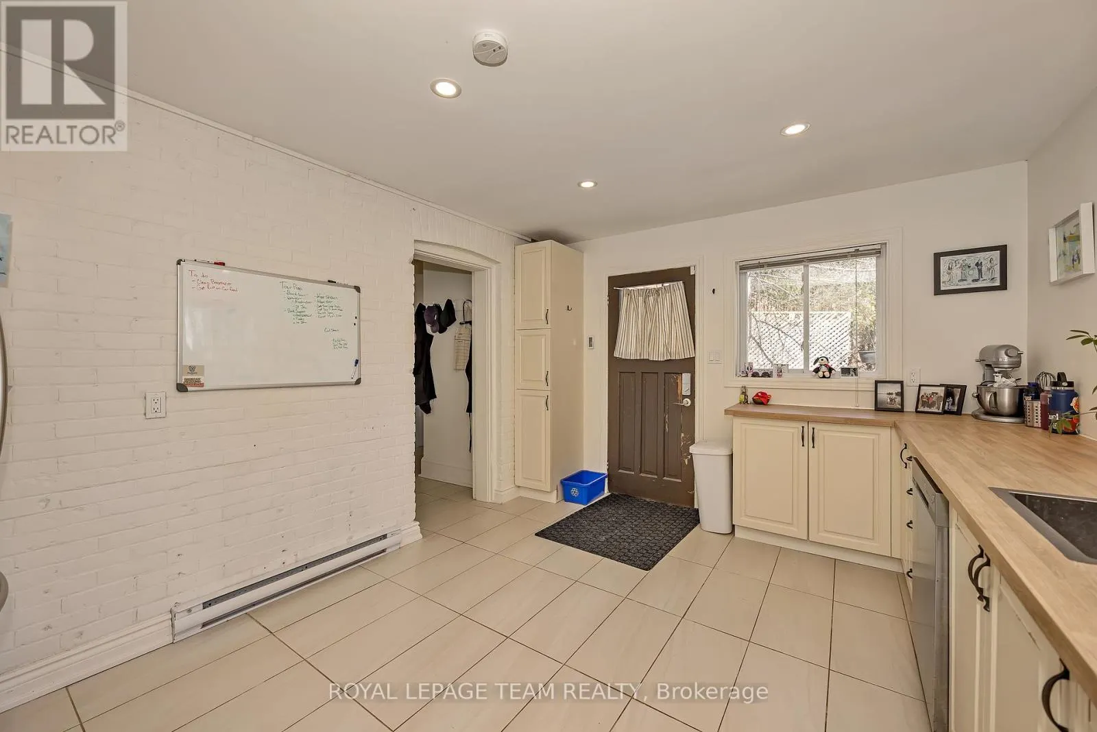 11 SHERBROOKE AVENUE