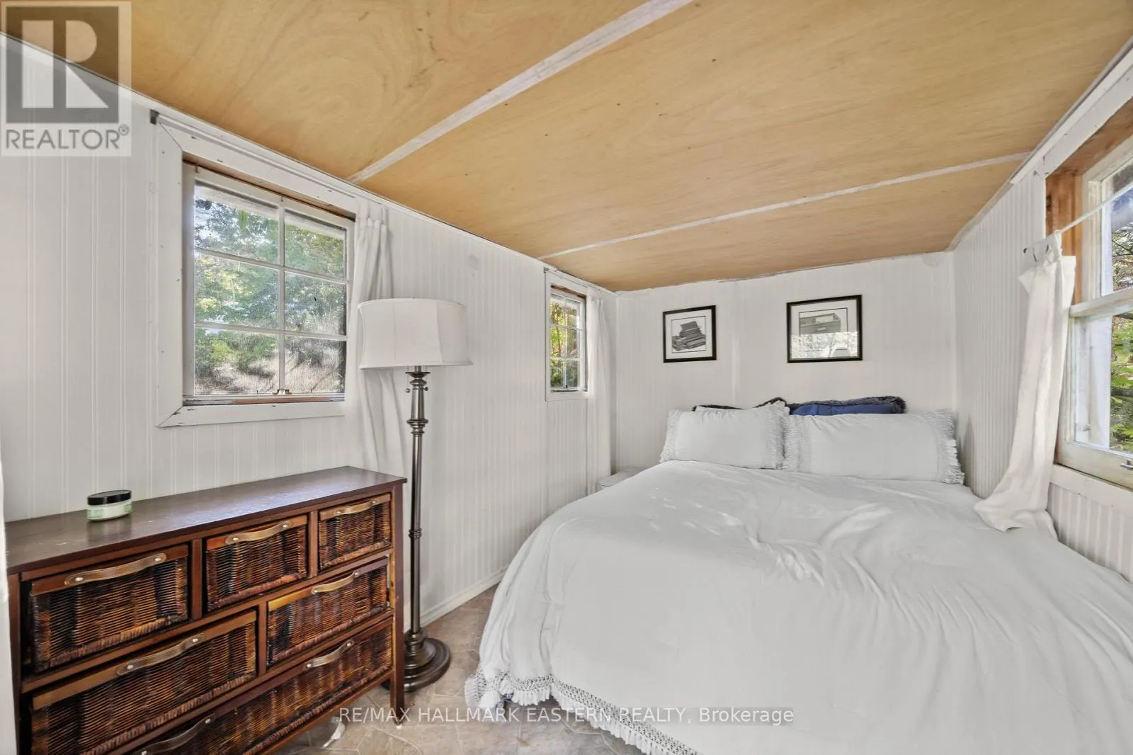 2335 LAKESIDE ROAD