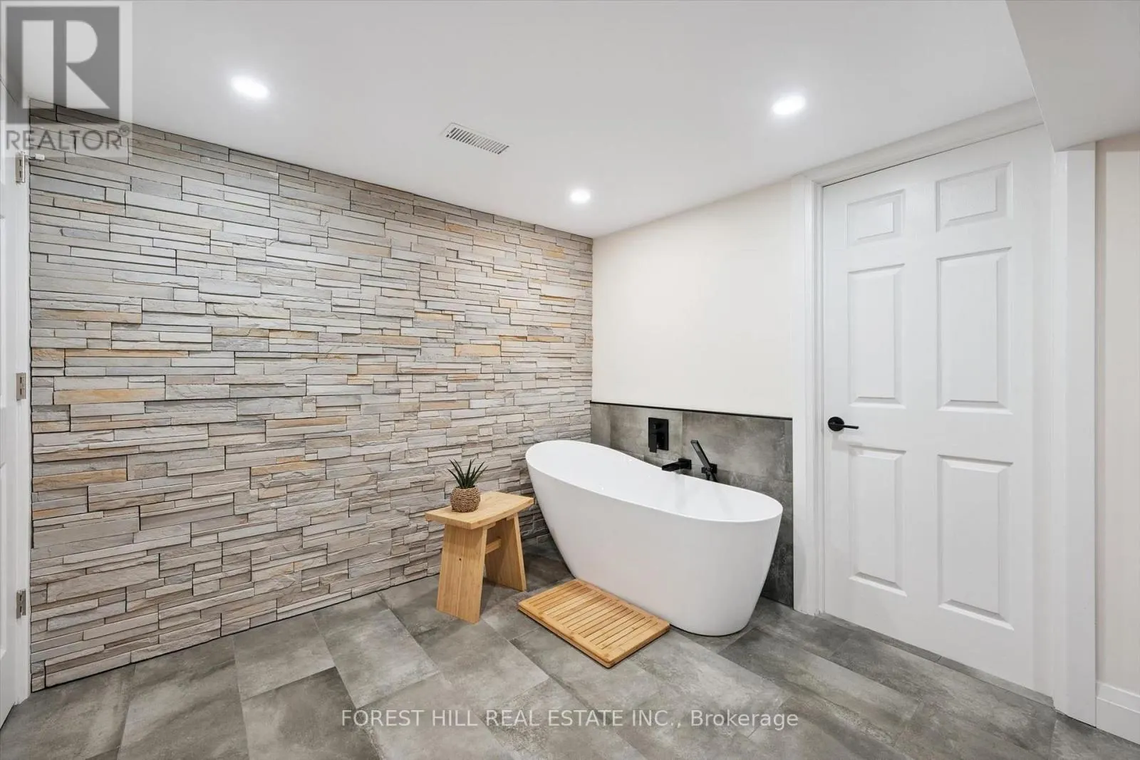 22 SLEEMAN AVENUE